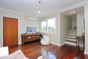 Cobertura à venda com 123m², 2 dormitórios, 1 suíte, 1 vaga no bairro Petrópolis em Porto Alegre - Foto 2