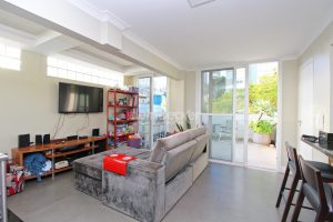 Cobertura à venda com 123m², 2 dormitórios, 1 suíte, 1 vaga no bairro Petrópolis em Porto Alegre - Foto 1