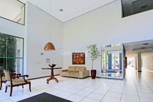 Apartamento à venda com 89m², 3 dormitórios, 1 suíte, 1 vaga no bairro Menino Deus em Porto Alegre - Foto 3