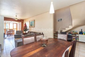 Casa à venda com 153m², 3 dormitórios, 1 suíte, 3 vagas no bairro Jardim Sabará em Porto Alegre - Foto 3