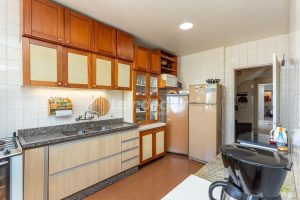 Casa à venda com 153m², 3 dormitórios, 1 suíte, 3 vagas no bairro Jardim Sabará em Porto Alegre - Foto 4