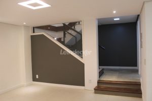 Casa à venda com 485m², 5 dormitórios, 2 suítes, 3 vagas no bairro Auxiliadora em Porto Alegre - Foto 59