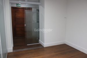 Casa à venda com 485m², 5 dormitórios, 2 suítes, 3 vagas no bairro Auxiliadora em Porto Alegre - Foto 63