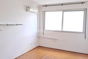 Apartamento à venda com 30m², 1 dormitório, 1 vaga no bairro Centro Histórico em Porto Alegre - Foto 1