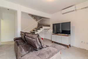 Casa à venda com 170m², 4 dormitórios, 1 vaga no bairro São Geraldo em Porto Alegre - Foto 2