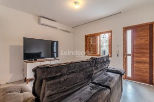 Casa à venda com 170m², 4 dormitórios, 1 vaga no bairro São Geraldo em Porto Alegre - Foto 4