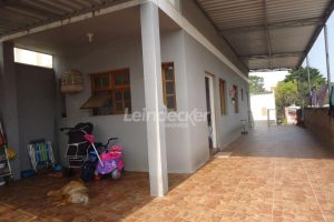 Casa à venda com 150m², 4 dormitórios, 4 vagas no bairro Jardim do Salso em Porto Alegre - Foto 1