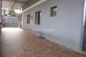 Casa à venda com 150m², 4 dormitórios, 4 vagas no bairro Jardim do Salso em Porto Alegre - Foto 2
