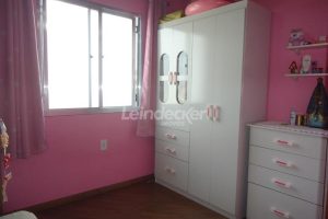 Casa à venda com 150m², 4 dormitórios, 4 vagas no bairro Jardim do Salso em Porto Alegre - Foto 10