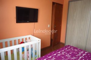 Casa à venda com 150m², 4 dormitórios, 4 vagas no bairro Jardim do Salso em Porto Alegre - Foto 14