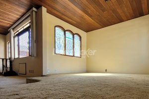 Casa à venda com 318m², 4 dormitórios, 2 suítes, 5 vagas no bairro Três Figueiras em Porto Alegre - Foto 9