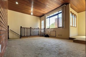 Casa à venda com 318m², 4 dormitórios, 2 suítes, 5 vagas no bairro Três Figueiras em Porto Alegre - Foto 10