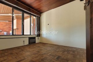 Casa à venda com 318m², 4 dormitórios, 2 suítes, 5 vagas no bairro Três Figueiras em Porto Alegre - Foto 19