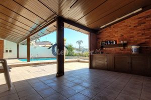 Casa à venda com 318m², 4 dormitórios, 2 suítes, 5 vagas no bairro Três Figueiras em Porto Alegre - Foto 24