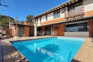 Casa à venda com 318m², 4 dormitórios, 2 suítes, 5 vagas no bairro Três Figueiras em Porto Alegre - Foto 28