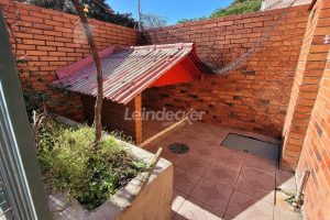 Casa à venda com 318m², 4 dormitórios, 2 suítes, 5 vagas no bairro Três Figueiras em Porto Alegre - Foto 29