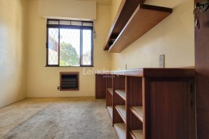 Casa à venda com 318m², 4 dormitórios, 2 suítes, 5 vagas no bairro Três Figueiras em Porto Alegre - Foto 43