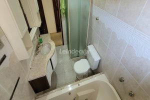 Casa à venda com 318m², 4 dormitórios, 2 suítes, 5 vagas no bairro Três Figueiras em Porto Alegre - Foto 51