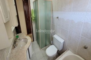 Casa à venda com 318m², 4 dormitórios, 2 suítes, 5 vagas no bairro Três Figueiras em Porto Alegre - Foto 53