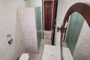 Casa à venda com 318m², 4 dormitórios, 2 suítes, 5 vagas no bairro Três Figueiras em Porto Alegre - Foto 54