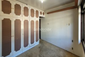 Casa à venda com 318m², 4 dormitórios, 2 suítes, 5 vagas no bairro Três Figueiras em Porto Alegre - Foto 56