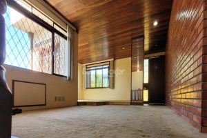 Casa à venda com 318m², 4 dormitórios, 2 suítes, 5 vagas no bairro Três Figueiras em Porto Alegre - Foto 60