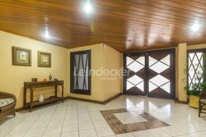 Apartamento à venda com 76m², 2 dormitórios, 1 suíte, 1 vaga no bairro Cristo Redentor em Porto Alegre - Foto 2