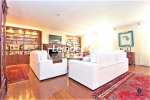 Casa à venda com 486m², 3 dormitórios, 1 suíte, 4 vagas no bairro Ipanema em Porto Alegre - Foto 2