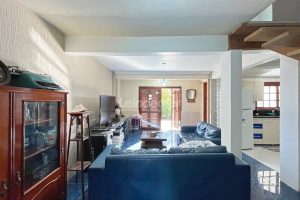 Casa à venda com 204m², 3 dormitórios, 1 suíte, 3 vagas no bairro Ipanema em Porto Alegre - Foto 2