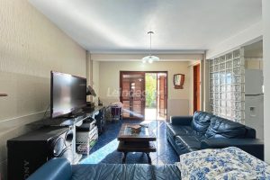 Casa à venda com 204m², 3 dormitórios, 1 suíte, 3 vagas no bairro Ipanema em Porto Alegre - Foto 1