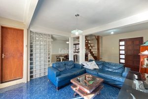 Casa à venda com 204m², 3 dormitórios, 1 suíte, 3 vagas no bairro Ipanema em Porto Alegre - Foto 3