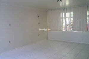 Casa à venda com 324m², 5 dormitórios, 4 vagas no bairro Petrópolis em Porto Alegre - Foto 2