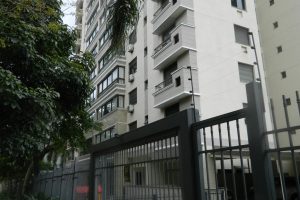 Apartamento à venda com 139m², 3 dormitórios, 1 suíte, 3 vagas no bairro Mont Serrat em Porto Alegre - Foto 2