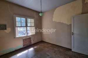 Casa à venda com 83m², 3 dormitórios, 3 vagas no bairro Petrópolis em Porto Alegre - Foto 2