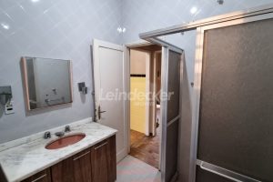 Casa à venda com 83m², 3 dormitórios, 3 vagas no bairro Petrópolis em Porto Alegre - Foto 8