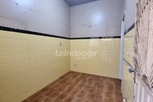 Casa à venda com 83m², 3 dormitórios, 3 vagas no bairro Petrópolis em Porto Alegre - Foto 9