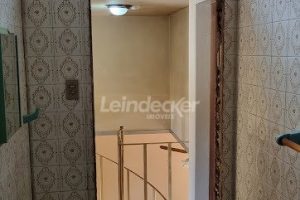 Casa à venda com 83m², 3 dormitórios, 3 vagas no bairro Petrópolis em Porto Alegre - Foto 12