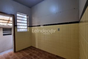 Casa à venda com 83m², 3 dormitórios, 3 vagas no bairro Petrópolis em Porto Alegre - Foto 15
