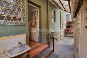 Casa à venda com 83m², 3 dormitórios, 3 vagas no bairro Petrópolis em Porto Alegre - Foto 16