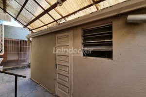 Casa à venda com 83m², 3 dormitórios, 3 vagas no bairro Petrópolis em Porto Alegre - Foto 17