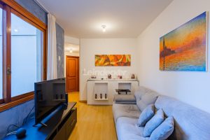 Apartamento à venda com 74m², 2 dormitórios, 1 suíte, 1 vaga no bairro Menino Deus em Porto Alegre - Foto 3