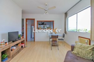 Apartamento à venda com 61m², 2 dormitórios no bairro Partenon em Porto Alegre - Foto 1