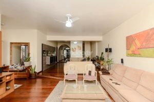 Casa à venda com 432m², 6 dormitórios, 2 suítes, 6 vagas no bairro Cristo Redentor em Porto Alegre - Foto 1