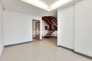 Casa à venda com 175m², 3 dormitórios, 4 vagas no bairro Santana em Porto Alegre - Foto 4