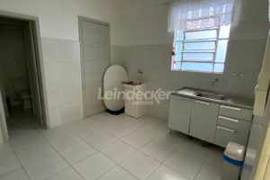 Casa comercial à venda com 145m², 2 vagas no bairro Santa Cecília em Porto Alegre - Foto 2