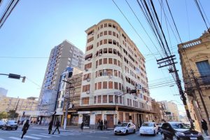 Apartamento à venda com 56m², 2 dormitórios no bairro Independência em Porto Alegre - Foto 11