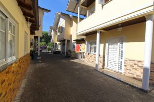 Casa em Condomínio à venda com 114m², 3 dormitórios, 1 suíte, 2 vagas no bairro Agronomia em Porto Alegre - Foto 22