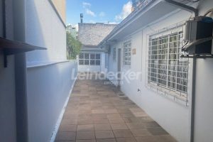 Casa à venda com 219m², 3 dormitórios, 6 vagas no bairro Passo d'Areia em Porto Alegre - Foto 2