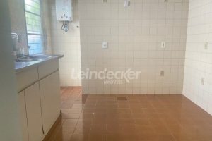 Casa à venda com 219m², 3 dormitórios, 6 vagas no bairro Passo d'Areia em Porto Alegre - Foto 7