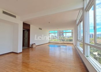 Apartamento para alugar com 194m², 3 dormitórios, 1 vaga no bairro Moinhos de Vento em Porto Alegre